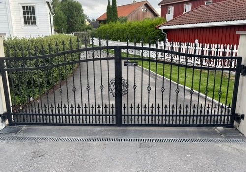 Open, close, and automate your myQ garage doors, gates, and lamps